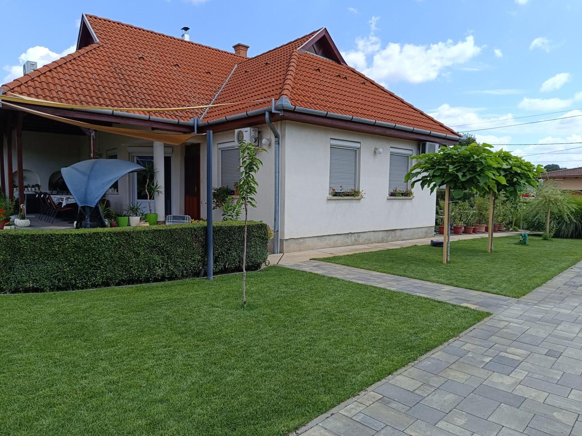 Nemeti Apartmanhaz Apartment ไฮจ์ดุสโซบอสโล ภายนอก รูปภาพ