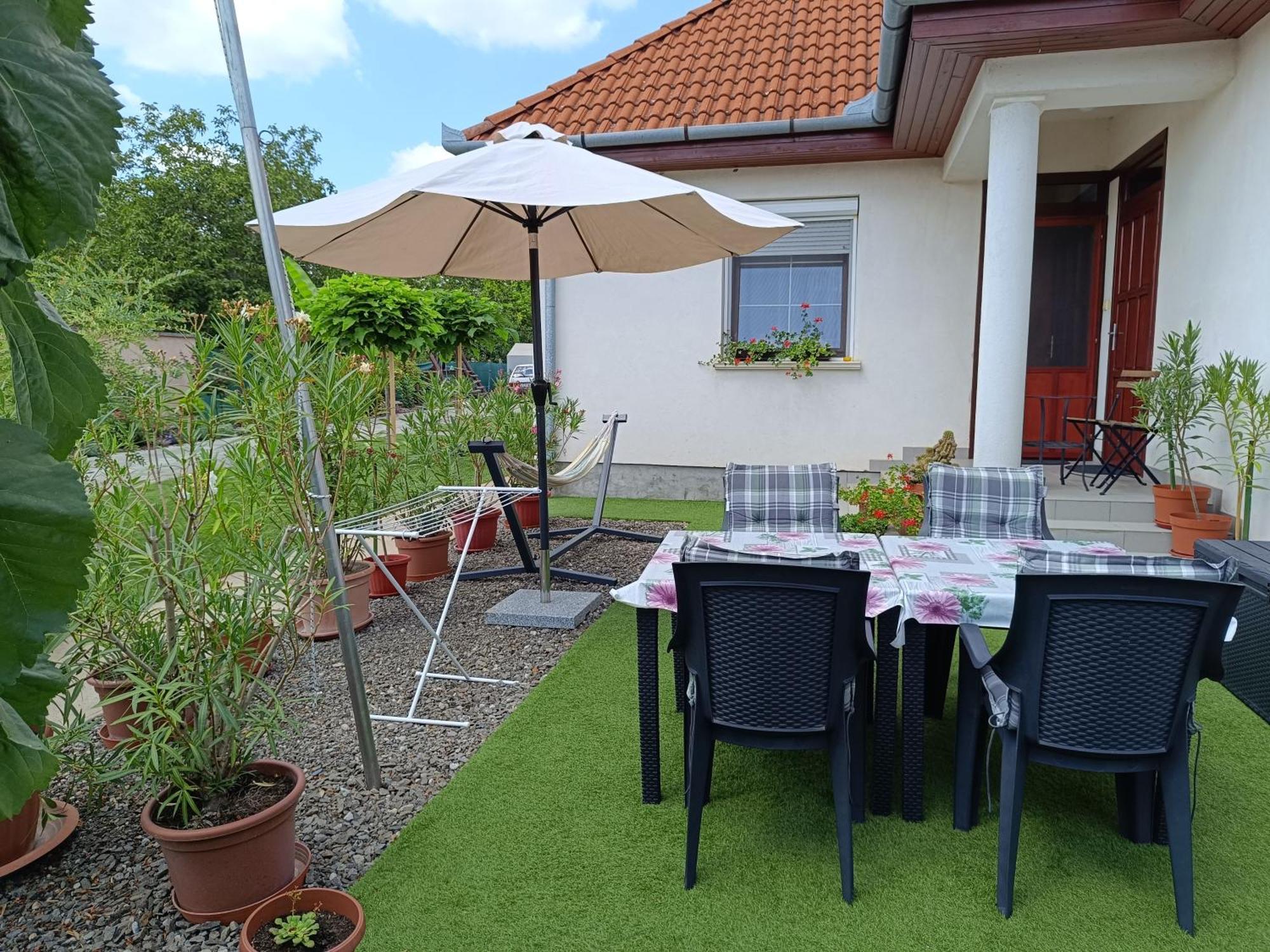 Nemeti Apartmanhaz Apartment ไฮจ์ดุสโซบอสโล ภายนอก รูปภาพ