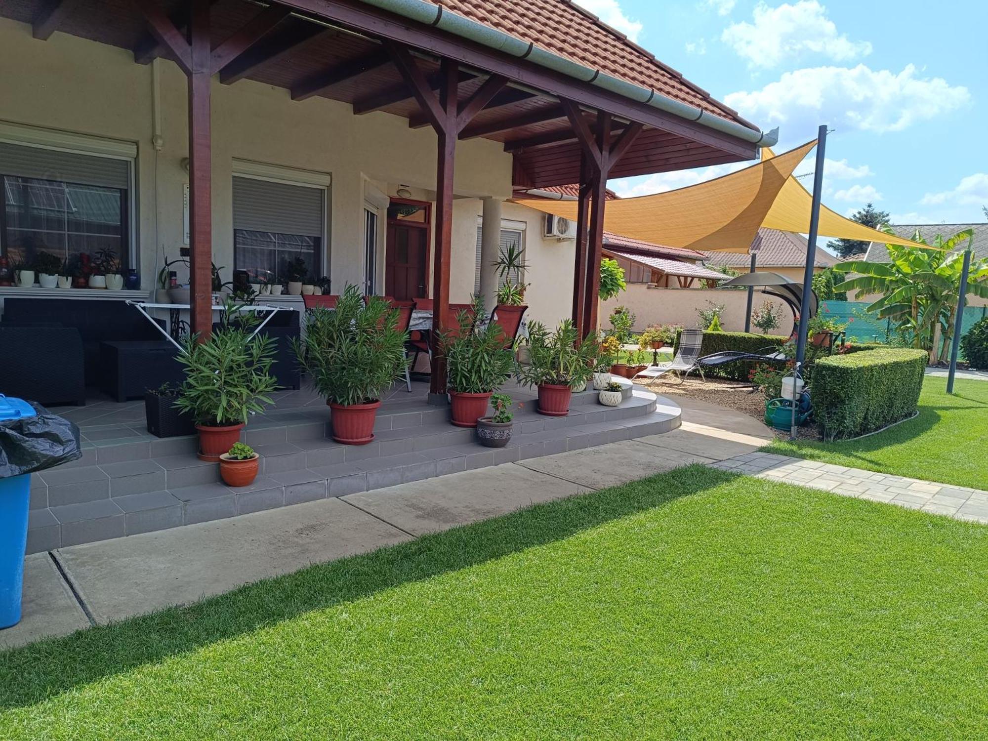 Nemeti Apartmanhaz Apartment ไฮจ์ดุสโซบอสโล ภายนอก รูปภาพ